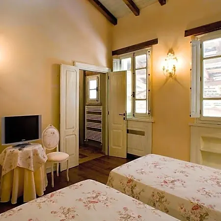 Oda ve Kahvaltı Hospitale I Mori 3*